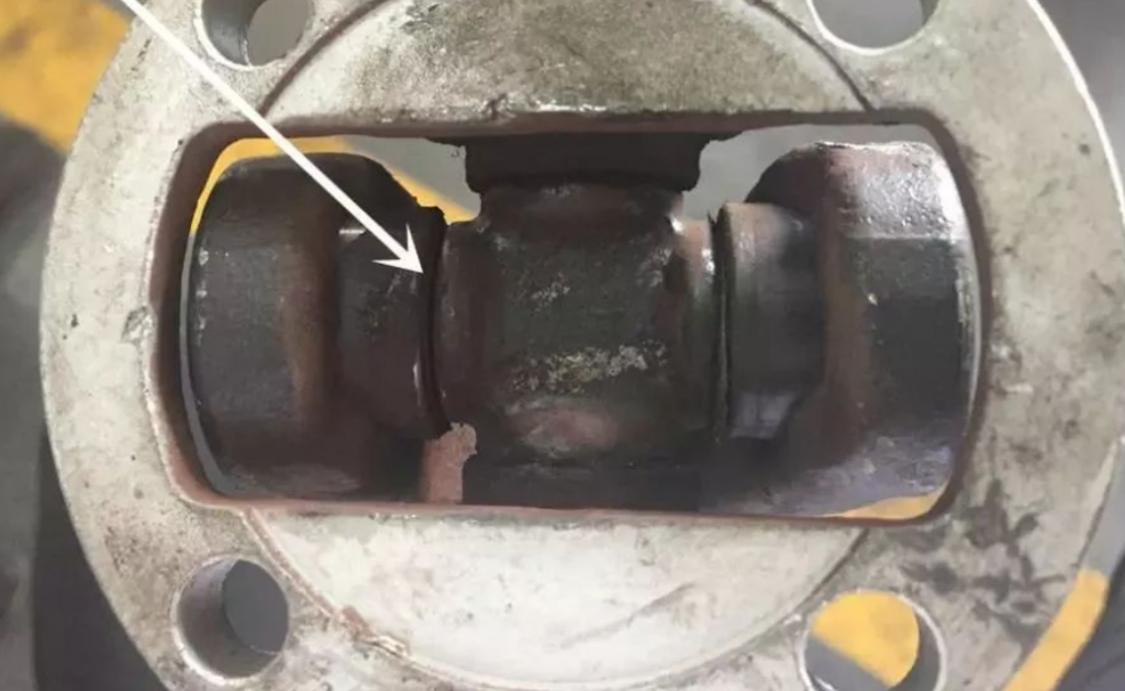 傳動軸的內部是空心的,可以有效的降低車身重量